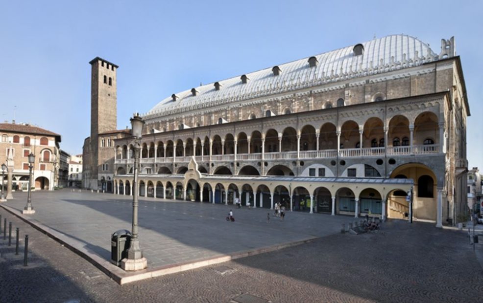 piazza-della-frutta-padova-italy-2